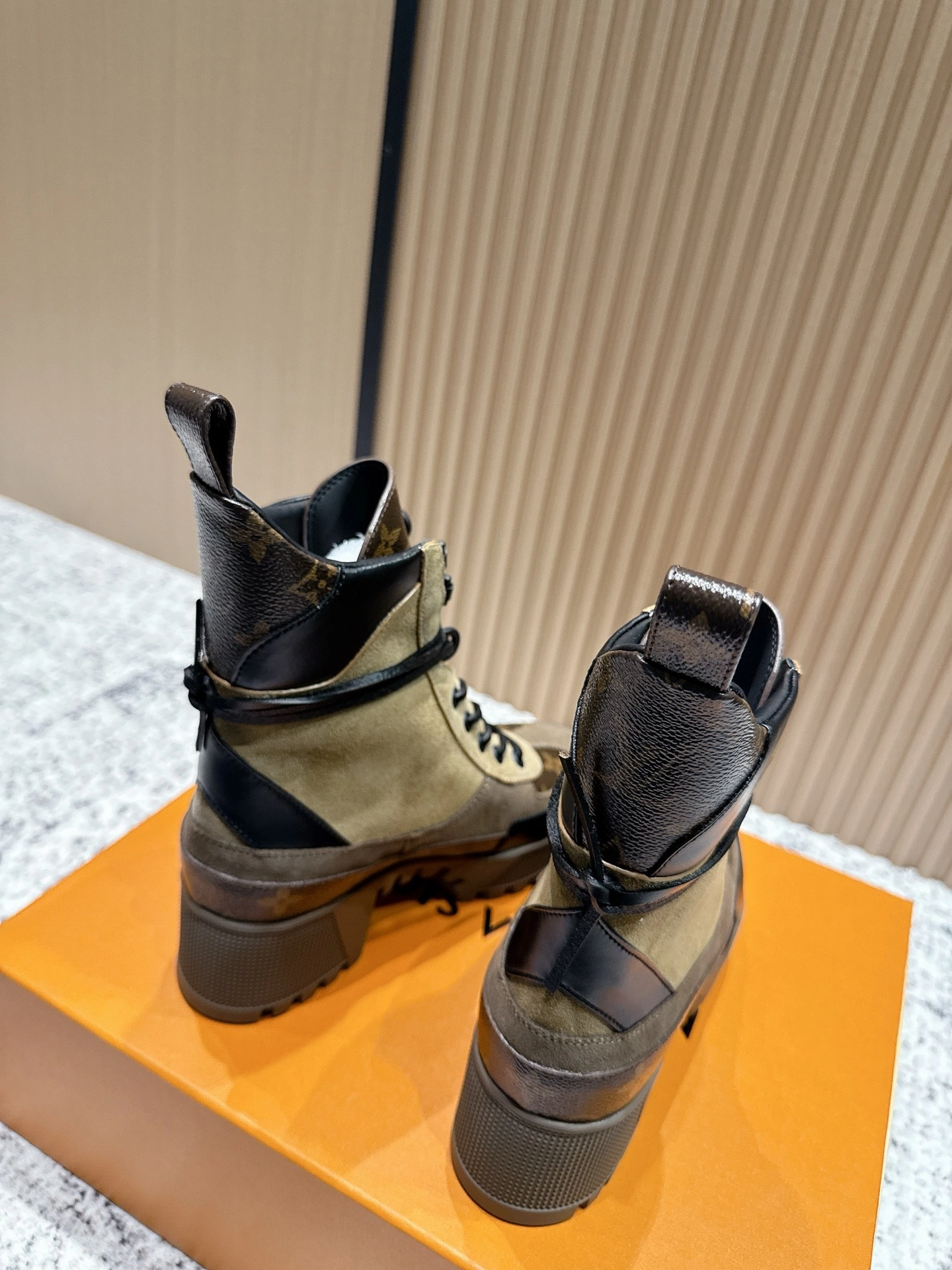 COCO-- 8V 1A524D cowhide Heel height ：7cm Waterproof：3.5cm item:E-X362J2911